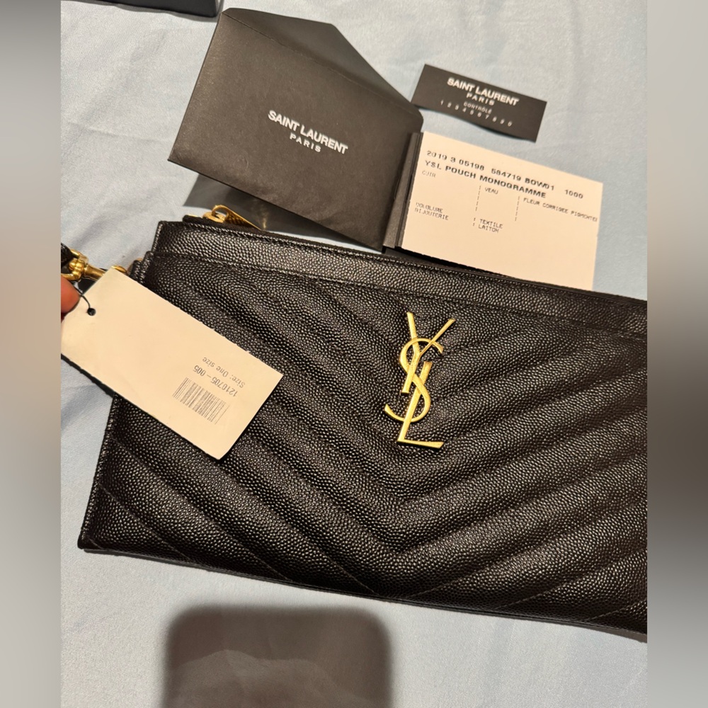 CASSANDRE MATELASSÉ LARGE POUCH IN GRAIN DE POUDRE LEATHER
BLACK